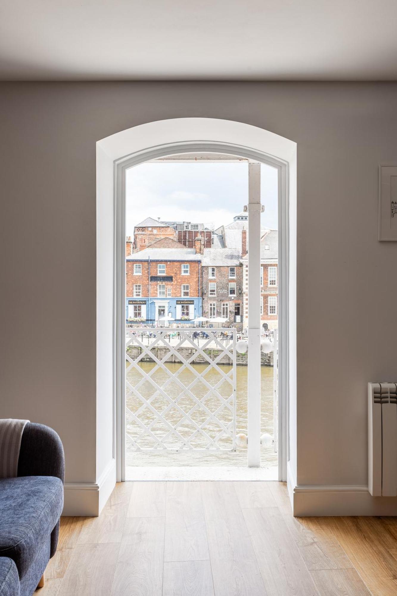 Luxury Apartment Woodsmill View - On The River - With Balcony - Recently Refurbished يورك المظهر الخارجي الصورة
